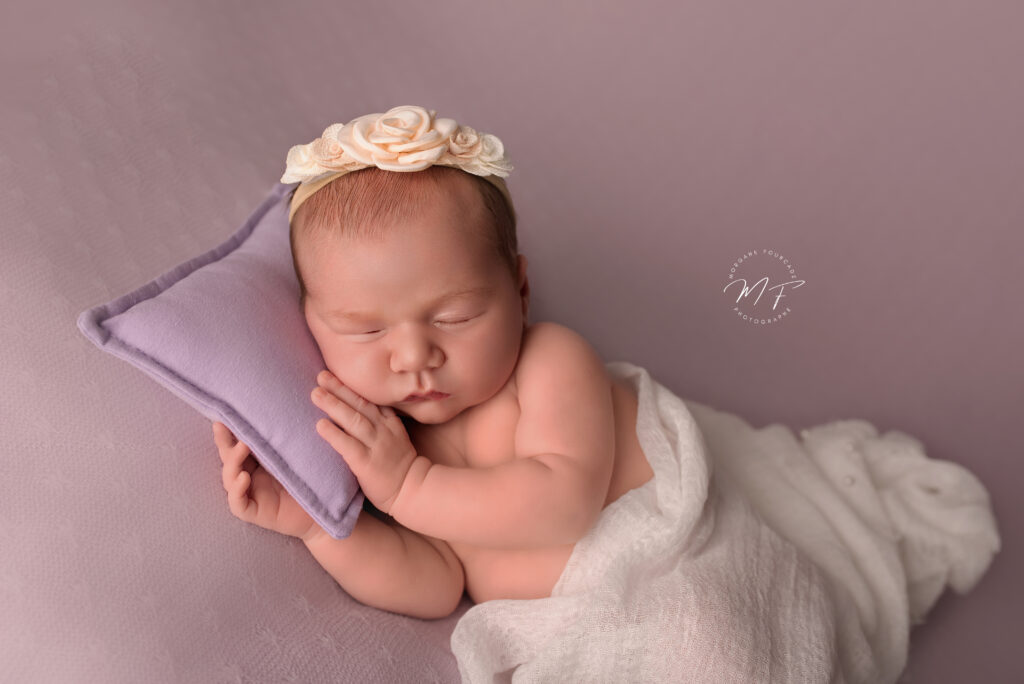 Photo Photographie nouveau né bébé Photographe Grossesse Maternité Femme enceinte Rennes Fougères Vitré Saint Aubin du Cormier Bretagne Ille et Vilaine